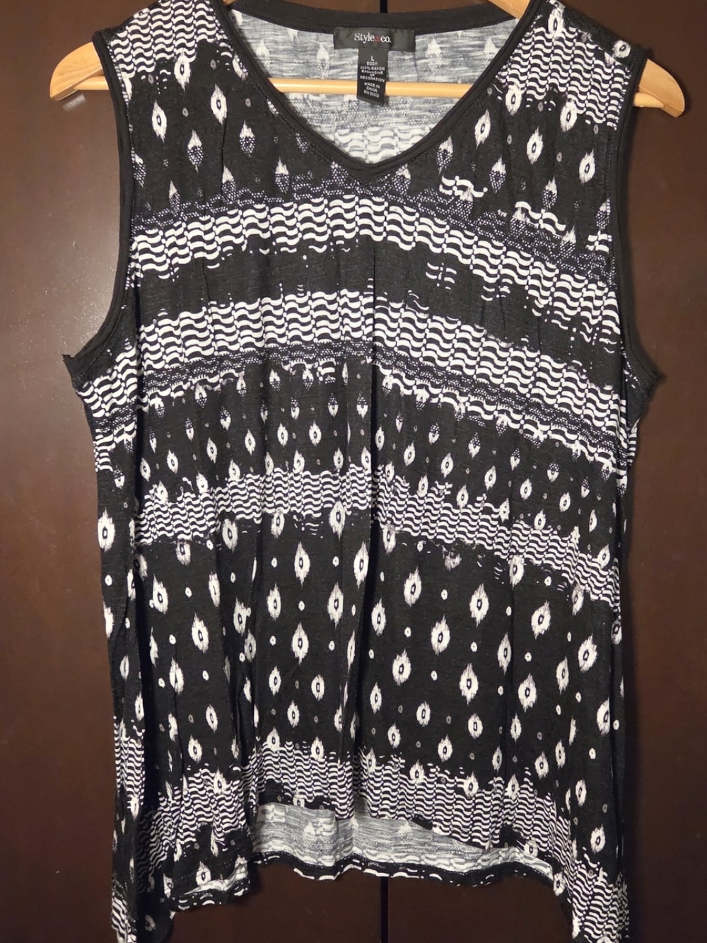 Style & Co. Black & White Sleeveless V-Neck Patterned Tank Women Size Large